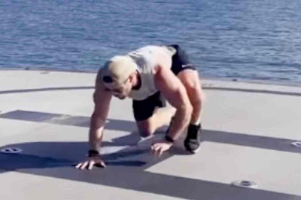 Test Out Chris Hemsworth’s Minimal Tools Exercise on a Naval Ship